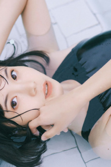 他挺进了她初经人事的紧致